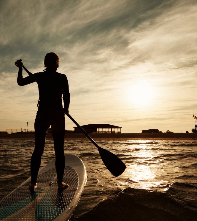Ενισχύστε το μεταβολισμό σας με το Stand-Up Paddleboarding (SUP) όλο το χρόνο