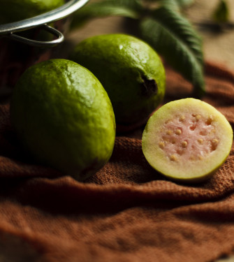 Guavas: Αυτό το Superfood μπορεί να βοηθήσει στη βελτίωση του δέρματος και την πρόληψη της τριχόπτωσης